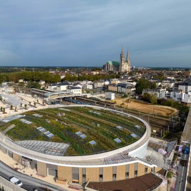 Le rucher de la toiture végétalisée du Colisée Chartres
